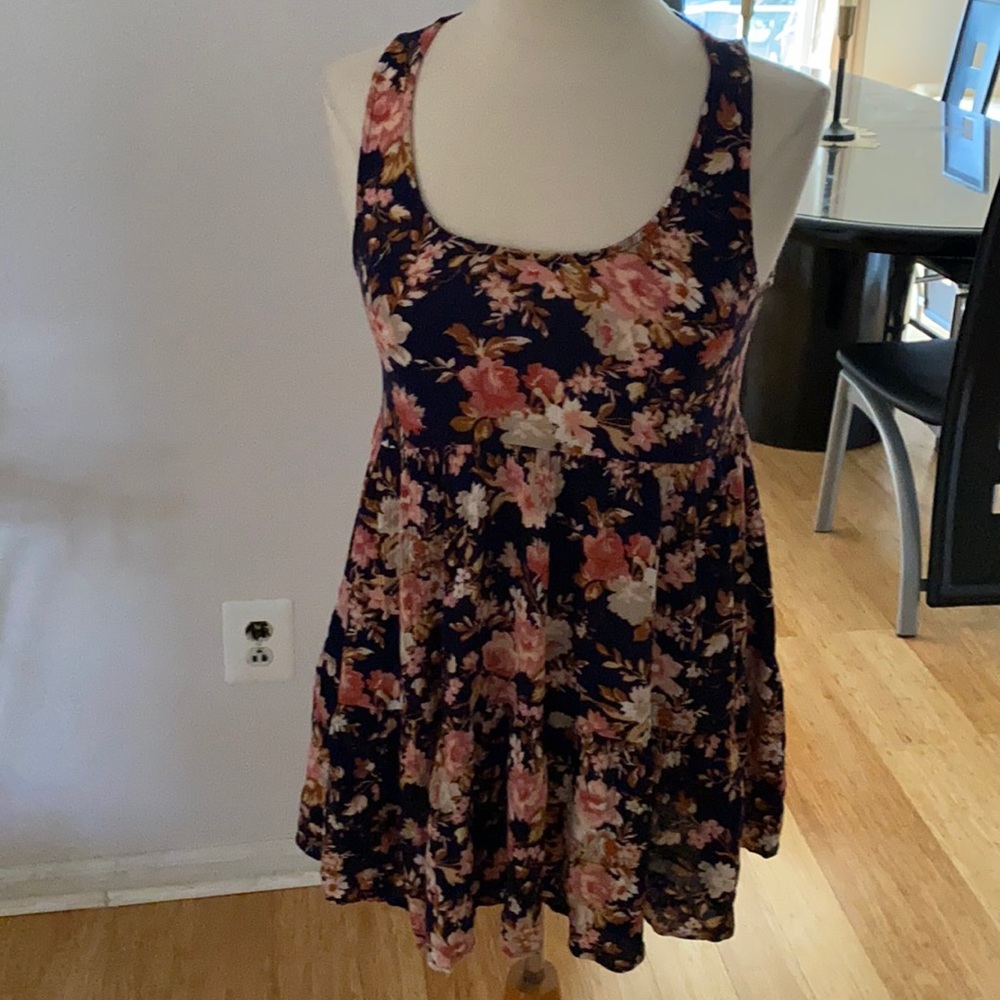 Women’s small flower pheasant top